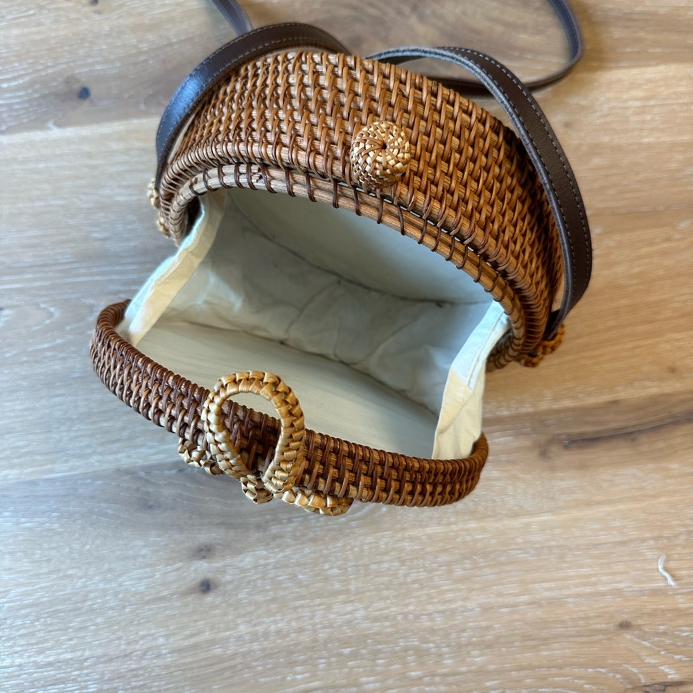 Raffia round shoulder bag